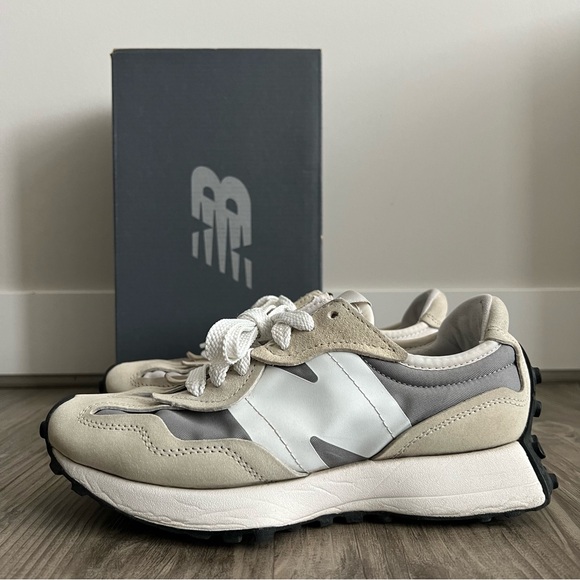 NEW BALANCE 327 Sneakers - Picture 2 of 16